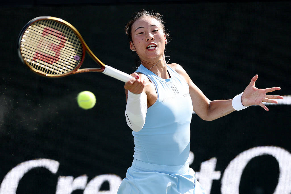 WTA查尔斯顿站：郑钦文2-1梅尔滕斯 进八强将战9号种子