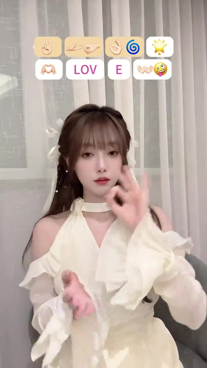 jinnianhui金年会主持小钰分享手势舞视频：把爱串成项链