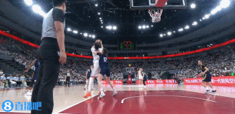 金年会金字招牌诚信至上🤩接着打！张子宇内线低位要球 转身顶着人强打又是2+0！